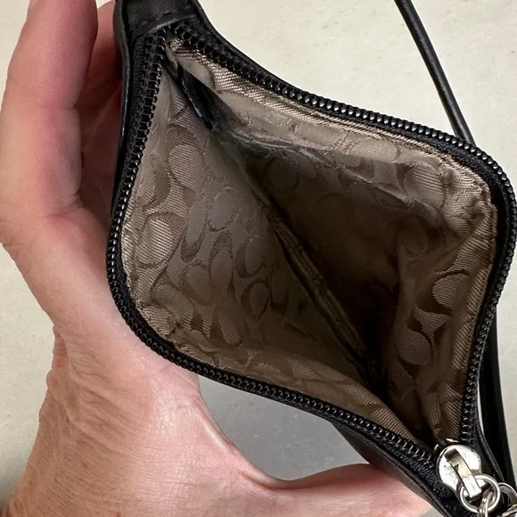 Vintage Coach Black Leather Wristlet - Picture 3 of 3